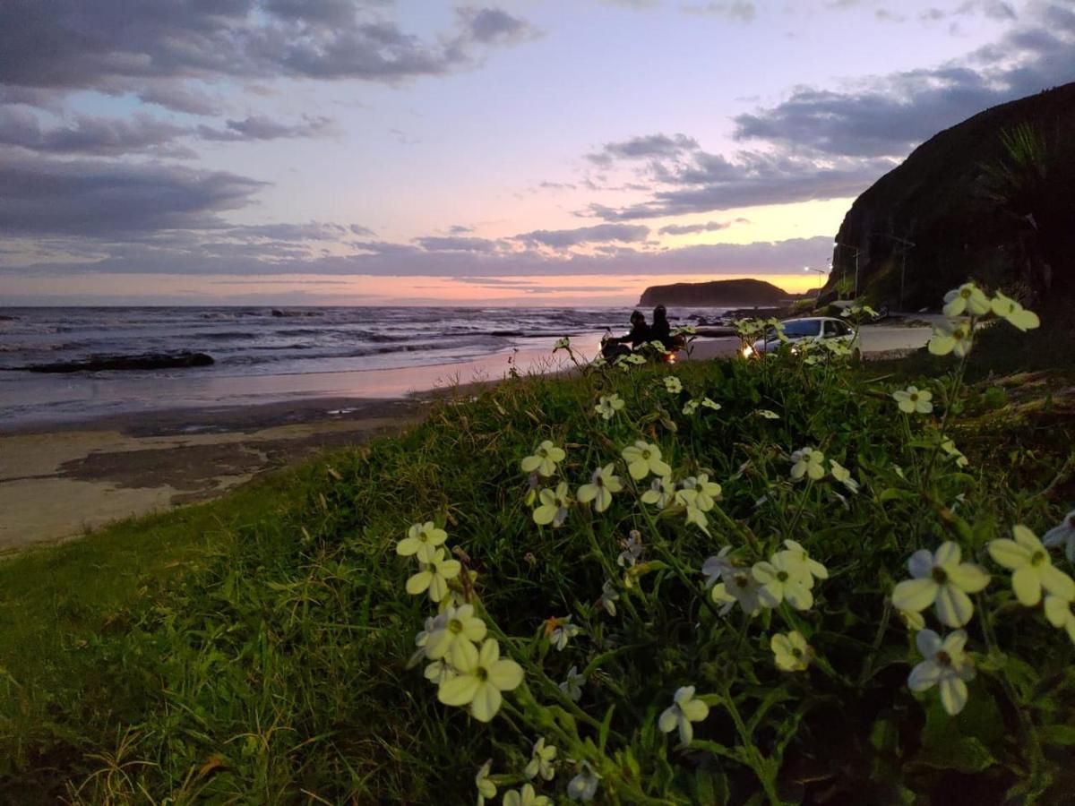CASA completa em TORRES-RS - O MELHOR CUSTO BENEFICIO na mais bela praia Gaúcha - Cozinha - Banheiro - Ar condicionado - Smart TV 32 Android Apps Youtube - Netflix - Prime Vídeo e Wi-Fi - Estacionamento - Acomoda até 10 pessoas - Anfitriã Superhost n Torres Exterior foto