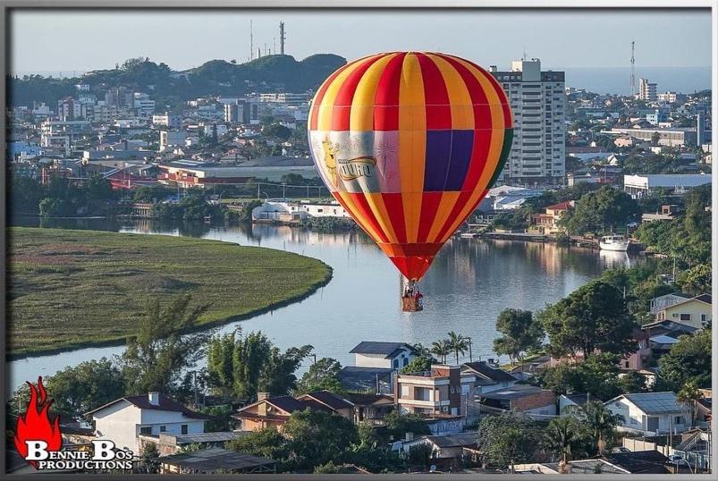 CASA completa em TORRES-RS - O MELHOR CUSTO BENEFICIO na mais bela praia Gaúcha - Cozinha - Banheiro - Ar condicionado - Smart TV 32 Android Apps Youtube - Netflix - Prime Vídeo e Wi-Fi - Estacionamento - Acomoda até 10 pessoas - Anfitriã Superhost n Torres Exterior foto