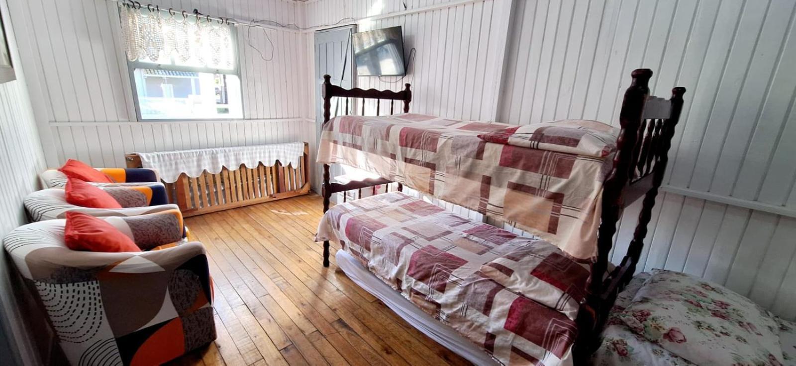 CASA completa em TORRES-RS - O MELHOR CUSTO BENEFICIO na mais bela praia Gaúcha - Cozinha - Banheiro - Ar condicionado - Smart TV 32 Android Apps Youtube - Netflix - Prime Vídeo e Wi-Fi - Estacionamento - Acomoda até 10 pessoas - Anfitriã Superhost n Torres Exterior foto