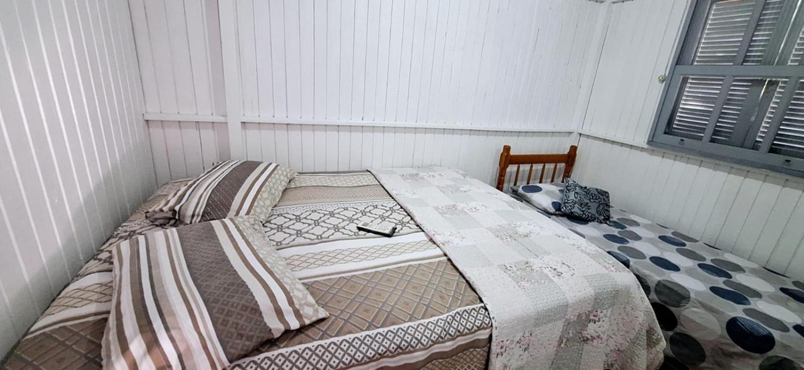 CASA completa em TORRES-RS - O MELHOR CUSTO BENEFICIO na mais bela praia Gaúcha - Cozinha - Banheiro - Ar condicionado - Smart TV 32 Android Apps Youtube - Netflix - Prime Vídeo e Wi-Fi - Estacionamento - Acomoda até 10 pessoas - Anfitriã Superhost n Torres Exterior foto