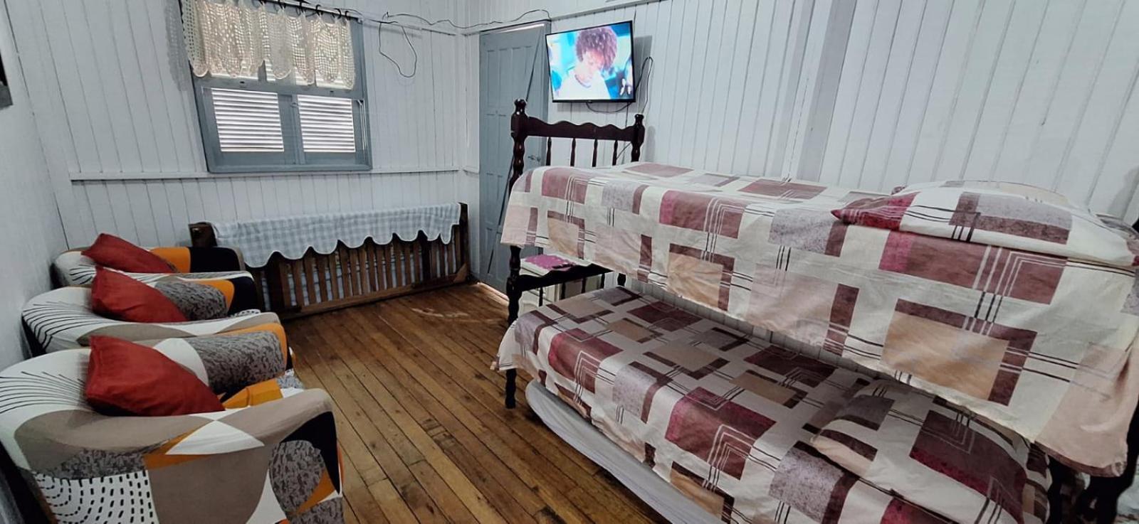 CASA completa em TORRES-RS - O MELHOR CUSTO BENEFICIO na mais bela praia Gaúcha - Cozinha - Banheiro - Ar condicionado - Smart TV 32 Android Apps Youtube - Netflix - Prime Vídeo e Wi-Fi - Estacionamento - Acomoda até 10 pessoas - Anfitriã Superhost n Torres Exterior foto