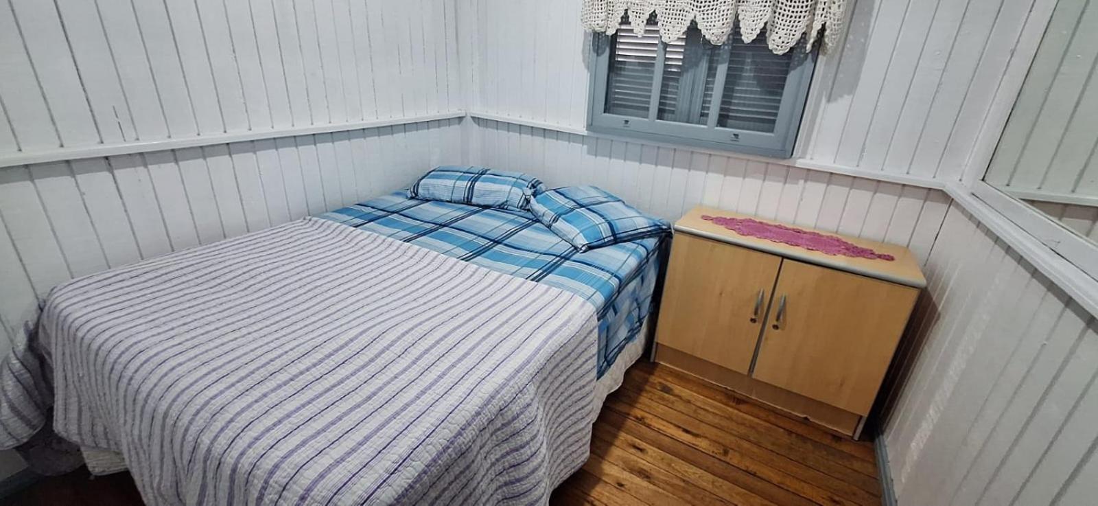 CASA completa em TORRES-RS - O MELHOR CUSTO BENEFICIO na mais bela praia Gaúcha - Cozinha - Banheiro - Ar condicionado - Smart TV 32 Android Apps Youtube - Netflix - Prime Vídeo e Wi-Fi - Estacionamento - Acomoda até 10 pessoas - Anfitriã Superhost n Torres Exterior foto