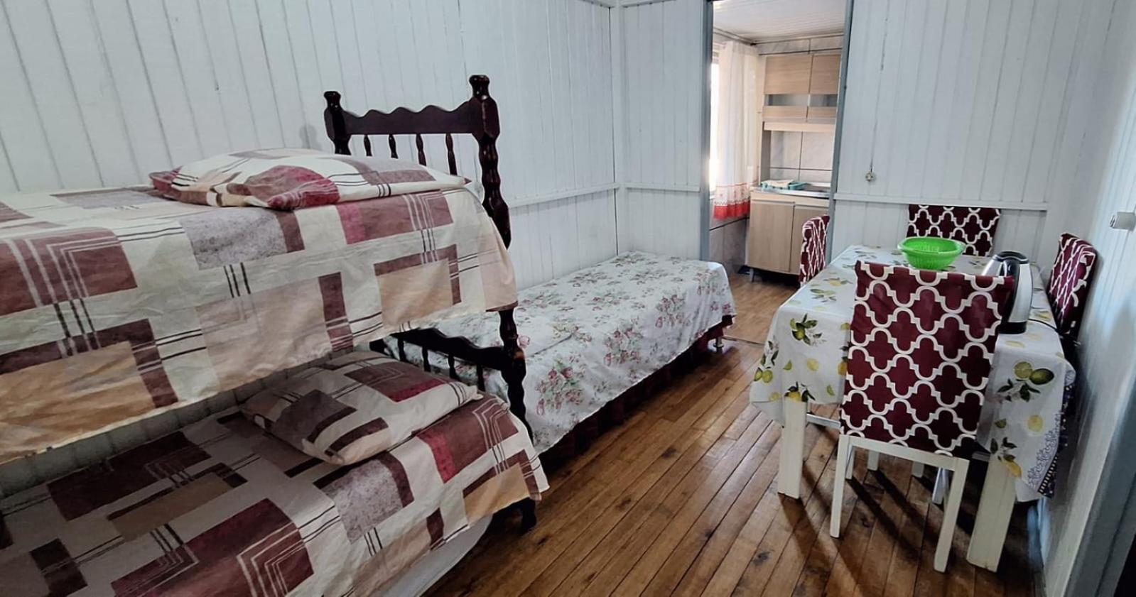 CASA completa em TORRES-RS - O MELHOR CUSTO BENEFICIO na mais bela praia Gaúcha - Cozinha - Banheiro - Ar condicionado - Smart TV 32 Android Apps Youtube - Netflix - Prime Vídeo e Wi-Fi - Estacionamento - Acomoda até 10 pessoas - Anfitriã Superhost n Torres Exterior foto