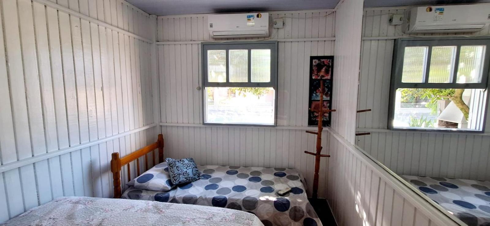 CASA completa em TORRES-RS - O MELHOR CUSTO BENEFICIO na mais bela praia Gaúcha - Cozinha - Banheiro - Ar condicionado - Smart TV 32 Android Apps Youtube - Netflix - Prime Vídeo e Wi-Fi - Estacionamento - Acomoda até 10 pessoas - Anfitriã Superhost n Torres Exterior foto