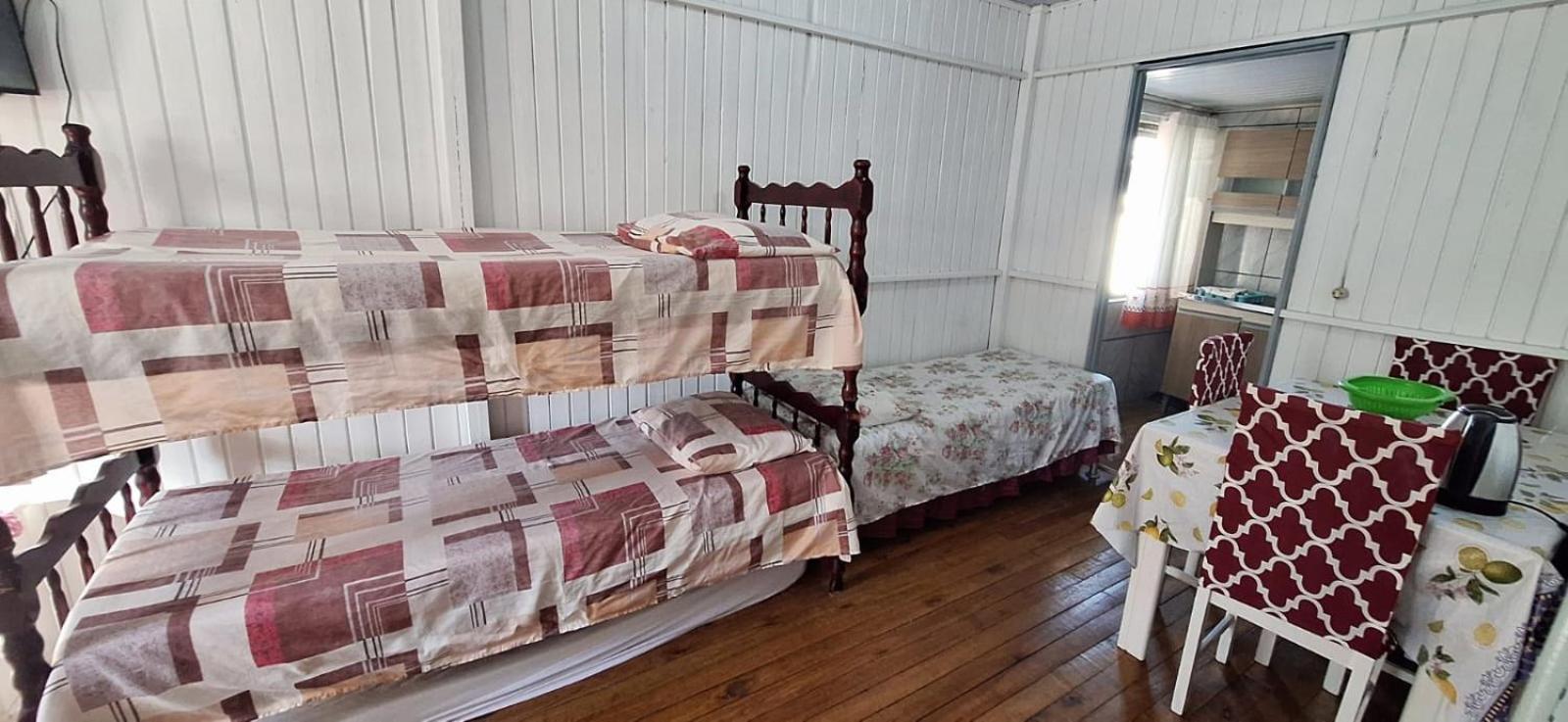CASA completa em TORRES-RS - O MELHOR CUSTO BENEFICIO na mais bela praia Gaúcha - Cozinha - Banheiro - Ar condicionado - Smart TV 32 Android Apps Youtube - Netflix - Prime Vídeo e Wi-Fi - Estacionamento - Acomoda até 10 pessoas - Anfitriã Superhost n Torres Exterior foto